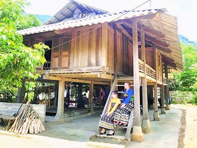 Giữ hồn nhà sàn giữa miền biên viễn Mường Mìn