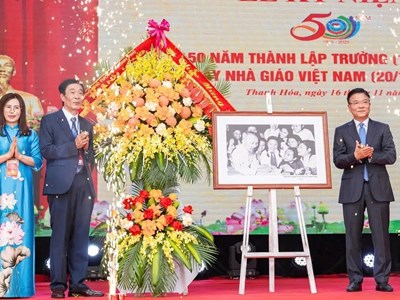 Phó Thủ tướng Lê Thành Long dự Lễ kỷ niệm 50 năm Trường THPT Hàm Rồng