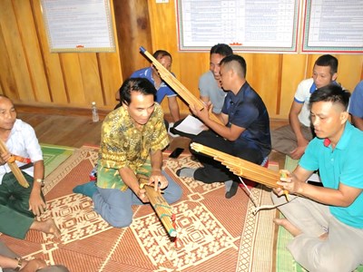 Những “người thầy không bục giảng” giữ lửa văn hoá Thái giữa đại ngàn