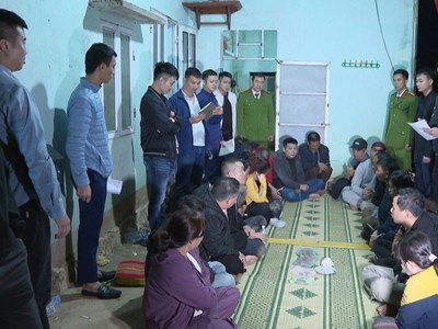 Thanh Hoá: Đột kích sới bạc xóc đĩa, 15 đối tượng sa lưới 