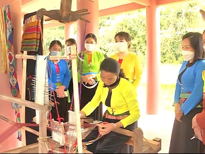 Giữ hồn thổ cẩm Mường bên thác Mây xứ Thanh