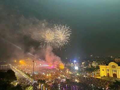 Miền núi Thanh Hóa lần đầu bắn pháo hoa đêm giao thừa