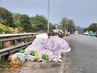 Bãi rác Đông Nam quá tải, rác thải ùn ứ ở nhiều khu dân cư Thanh Hóa