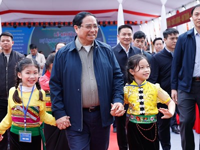 Thủ tướng dự Lễ khởi công Trường liên cấp Cẩm Thạch, tiếp sức học sinh miền núi