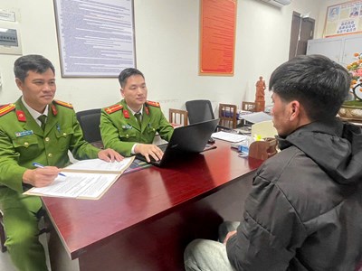 Giật điện thoại iPhone rồi phóng xe bỏ chạy, bị bắt sau 2 giờ