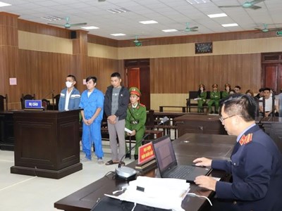 Buôn gần 250 kg pháo nổ, 3 bị cáo lĩnh án nặng