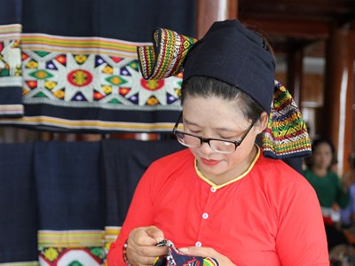 Trang phục phụ nữ Thái – nét đẹp văn hóa độc đáo của xứ Thanh