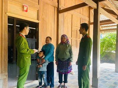 Bám bản giữ bình yên ngày bầu cử