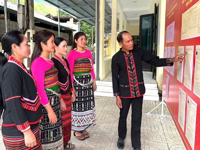 “Cầu nối” bản biên cương trước ngày bầu cử