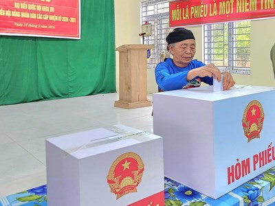 Bản Thái Pù Luông rộn ràng ngày hội bầu cử