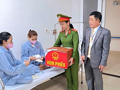 Hành trình đặc biệt của những hòm phiếu phụ