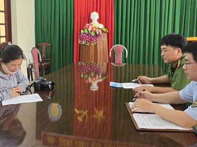 Xử phạt người phụ nữ ép khách chụp ảnh ở biển Sầm Sơn, thu 150.000 đồng