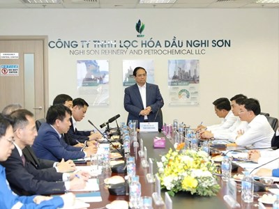 Thủ tướng làm việc tại Nhà máy Lọc hóa dầu Nghi Sơn, yêu cầu đa dạng hóa nguồn cung 