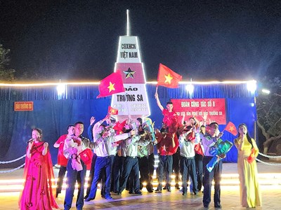 Ra Trường Sa hát giữa trùng khơi: Những lời ca chạm đến trái tim người lính đảo