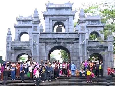 Đền Sòng Sơn - điểm hẹn tâm linh của du khách thập phương