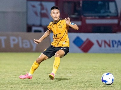 Doãn Ngọc Tân nghẹn ngào chia tay CLB Đông Á Thanh Hóa