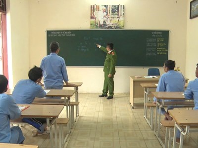 Viết lại cuộc đời từ những con chữ đầu tiên