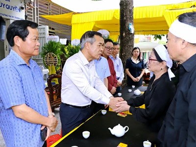 Đoàn đại biểu tỉnh Thanh Hóa tiễn biệt Anh hùng Ngô Thị Tuyển