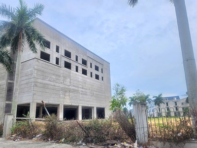 Nhiều tồn tại, vi phạm tại dự án bãi đỗ xe, trung tâm thương mại Sầm Sơn