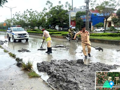 Chở đất làm rơi vãi trên tỉnh lộ, tài xế bị lập biên bản
