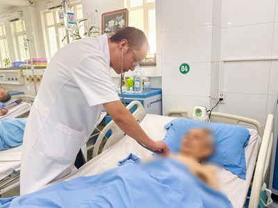 Cụ bà 91 tuổi mang nhóm máu hiếm vượt cửa tử sau hơn 4 giờ phẫu thuật
