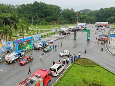 Đường đua Gymkhana nóng lên tại Quảng trường Hàm Rồng