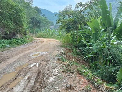 Vì sao tuyến đường vào Hang Co Phương làm xong nền từ năm 2018 vẫn dang dở?