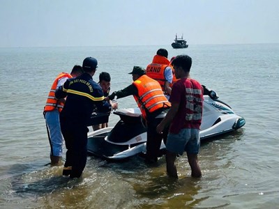 Cấp cứu kịp thời ngư dân bị đột quỵ trên biển Sầm Sơn 