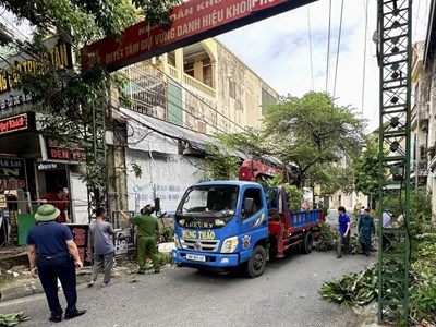 “Siêu phường” Hạc Thành huy động 13 xe cẩu lập lại trật tự đô thị
