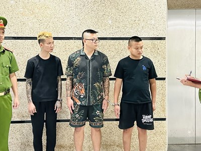 Từ khoản vay 3 triệu đến khoản “nợ” 70 triệu, nữ nhân viên chưa đủ 16 tuổi bị giam trong container