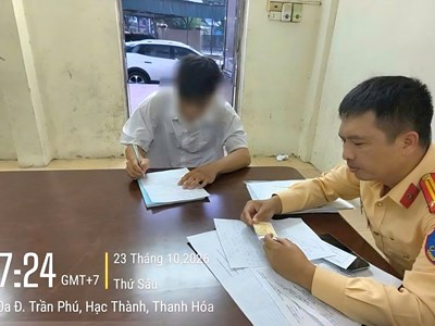 Bốc đầu xe máy, nam sinh 16 tuổi bị đề nghị phạt 9,25 triệu đồng, tịch thu xe