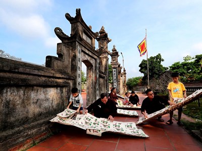  Nếp nhà gìn giữ “màu dân tộc“