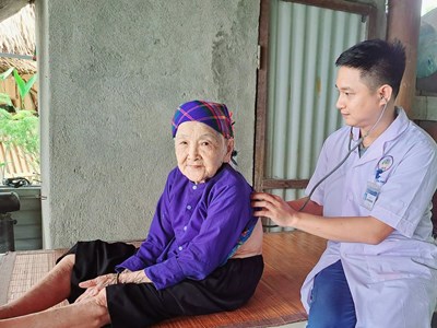 Lào Cai: Khám sức khỏe miễn phí tri ân người có công với cách mạng