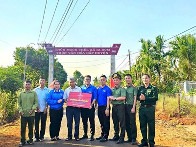 “Tháng Ba biên giới” lan toả yêu thương nơi tuyến đầu Tổ quốc