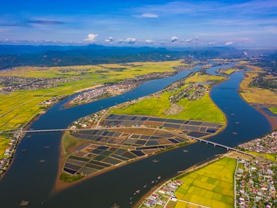 Ngắm nhìn vẻ đẹp Quảng Bình tại triển lãm “Cung sắc quê hương”