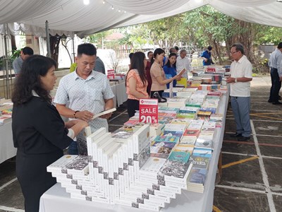 Kiên trì chấn hưng văn hoá đọc