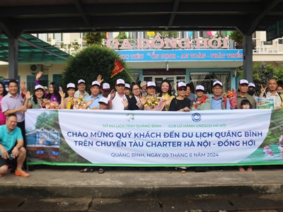 Quảng Bình chào đón 300 du khách trên chuyến tàu hoả charter