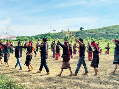 Xây dựng mô hình di sản văn hoá gắn với phát triển du lịch vùng đồng bào dân tộc