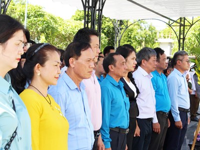 Tri ân các anh hùng liệt sĩ yên nghỉ tại Quảng Trị