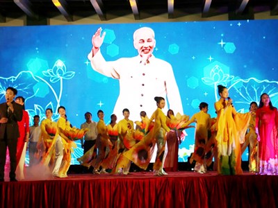 Chương trình nghệ thuật “Khát vọng hoà bình” trên miền đất lửa