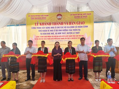 Bàn giao 41 nhà Đại đoàn kết cho hộ nghèo đồng bào dân tộc Bru - Vân Kiều