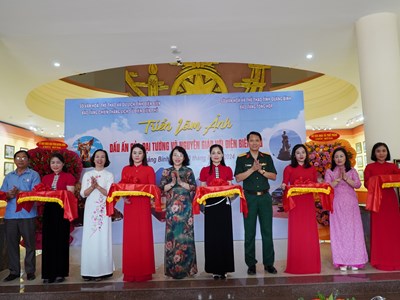 Trưng bày 103 bức ảnh Đại tướng Võ Nguyên Giáp với Điện Biên Phủ