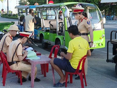 Siết chặt hoạt động xe điện phục vụ du lịch ở Đồng Hới