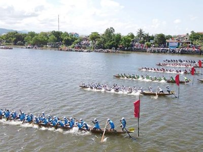 Sẵn sàng lễ hội đua thuyền truyền thống trên sông Nhật Lệ mừng Tết Độc lập