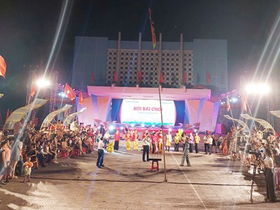 Truyền dạy kỹ năng tổ chức hội chơi bài chòi 