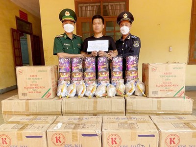 Bắt giữ tài xế vận chuyển trái phép nửa tấn pháo hoa qua cửa khẩu
