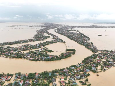 Gần 18.000 ngôi nhà ở bị ngập lụt, giao thông chia cắt