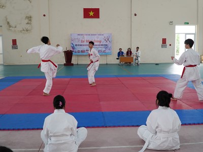 Lan toả phong trào tập luyện võ Karate trong trường học