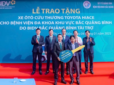 BIDV Bắc Quảng Bình tặng xe ô tô cứu thương cho bệnh viện