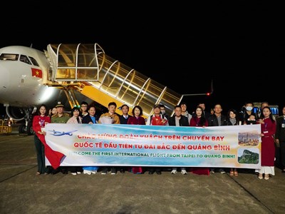 Sân bay Đồng Hới đón chuyến bay charter đầu tiên đến từ Đài Bắc